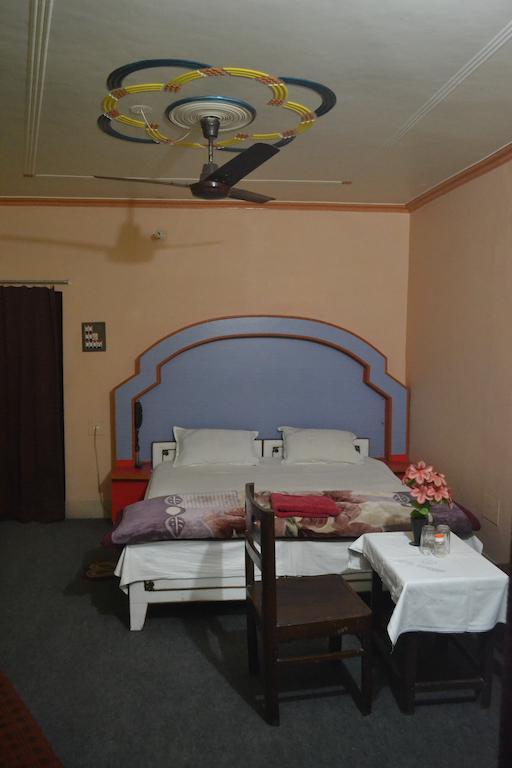 Hotel Sandeep Varanasi Zimmer foto