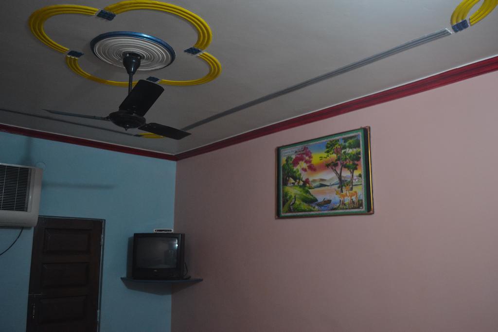 Hotel Sandeep Varanasi Zimmer foto